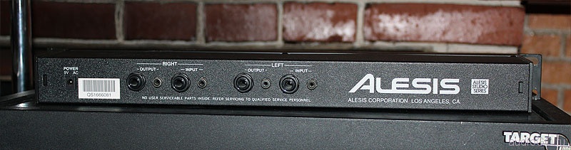 Alesis M-EQ 230 эквалайзер